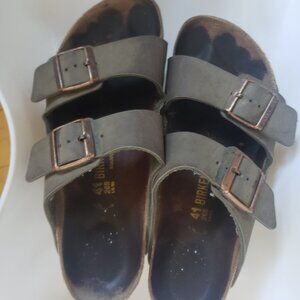 Green Birenstock Sandals Size 41coudld be a 10.5 to 11 in women's.